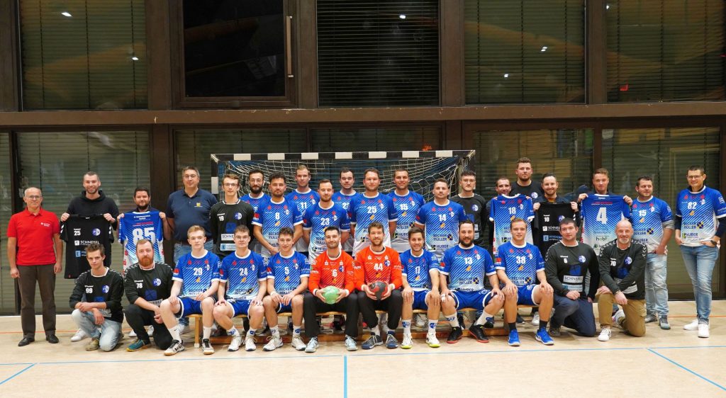FVU-Handballer mit neuen Trikots zur Tabellenführung